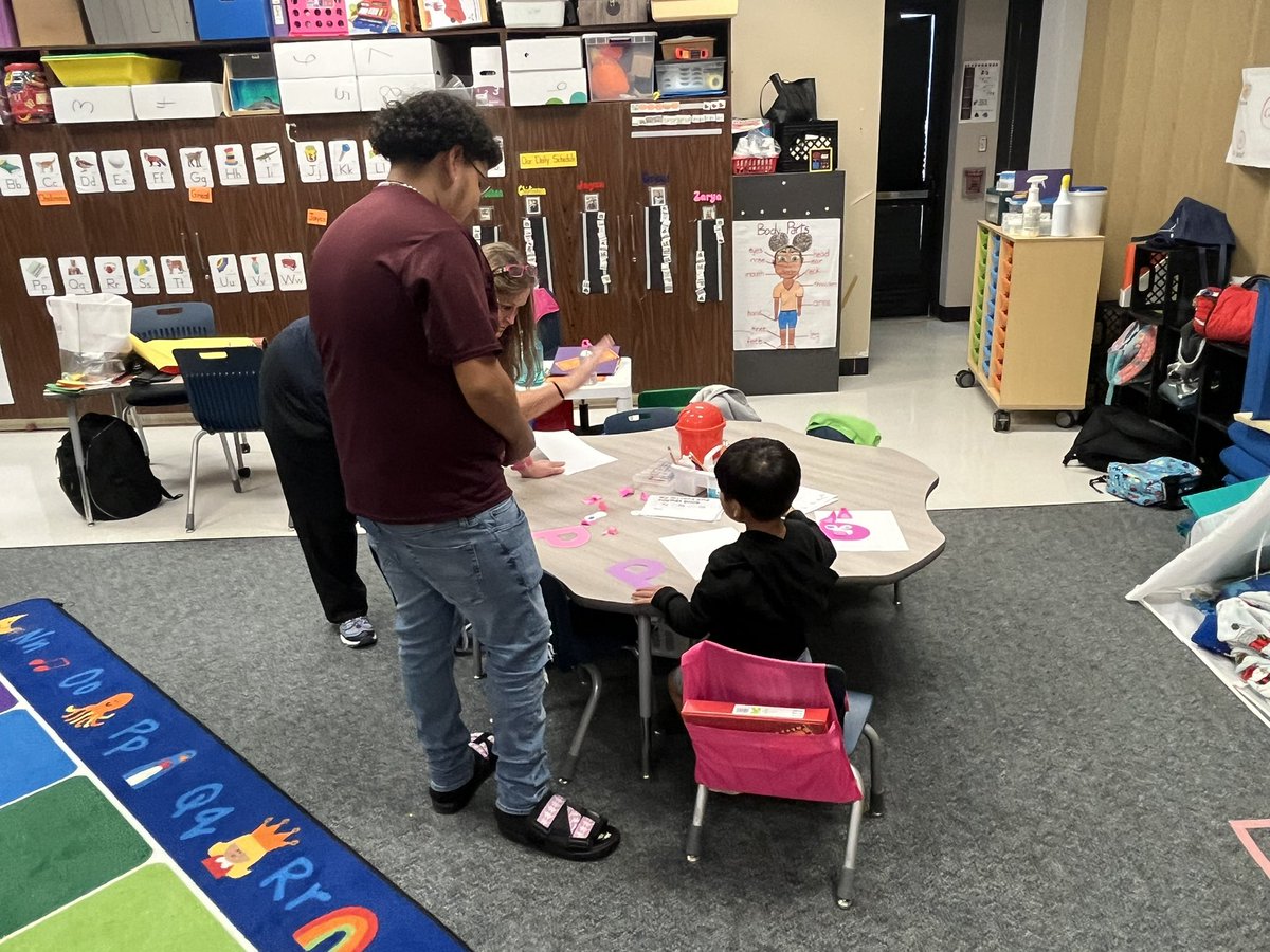 KHSBaseball1988's tweet photo. So proud to help out at TWE today!!! The boys got involved and made some new friends!! @KHS_Cougars @DrDJackson4 @FBISDAthletics https://t.co/WBh7ZPd2x3