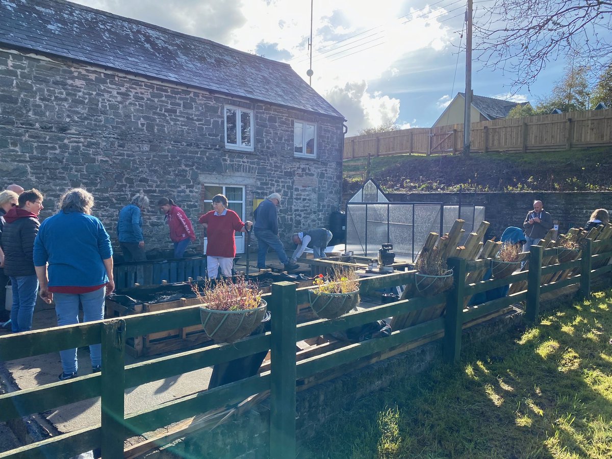 Rotary_Brecon's tweet photo. Not all hero’s wear capes, some wear gardening gloves & a hiviz. Rotarians joined forces with Trecastle community recently at the community garden. If have a project you would like us to support get in touch #CommunitySupport #communitygarden #trecastle #Rotary #district1150 https://t.co/GTfKMb8DIi