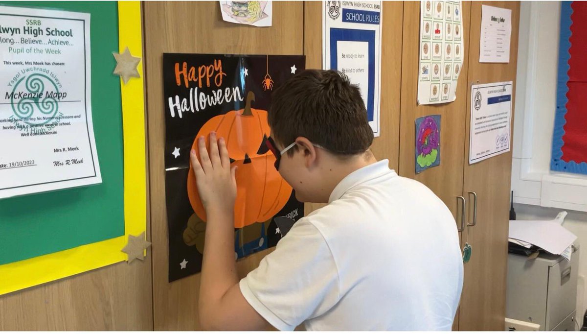 islwynsrb's tweet photo. The Robot topic is at an end in Sirhowy as we completed our robotic hands,considering how useful this technology is for us. We also found time for halloween fun too… #learningcanbefun #practicalandinvolved #themedlearning https://t.co/imn4B8Kwji
