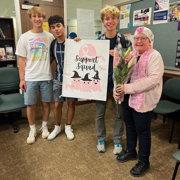 Hampton_Talbots's tweet photo. #TalbotsTogether: Today, the Hampton HS Student Council showed their support for Delores Breslawski, who is battling breast cancer. Breslawski serves as an administrative assistant in the high school counseling office. 🩷 https://t.co/kIB0OQv7p9