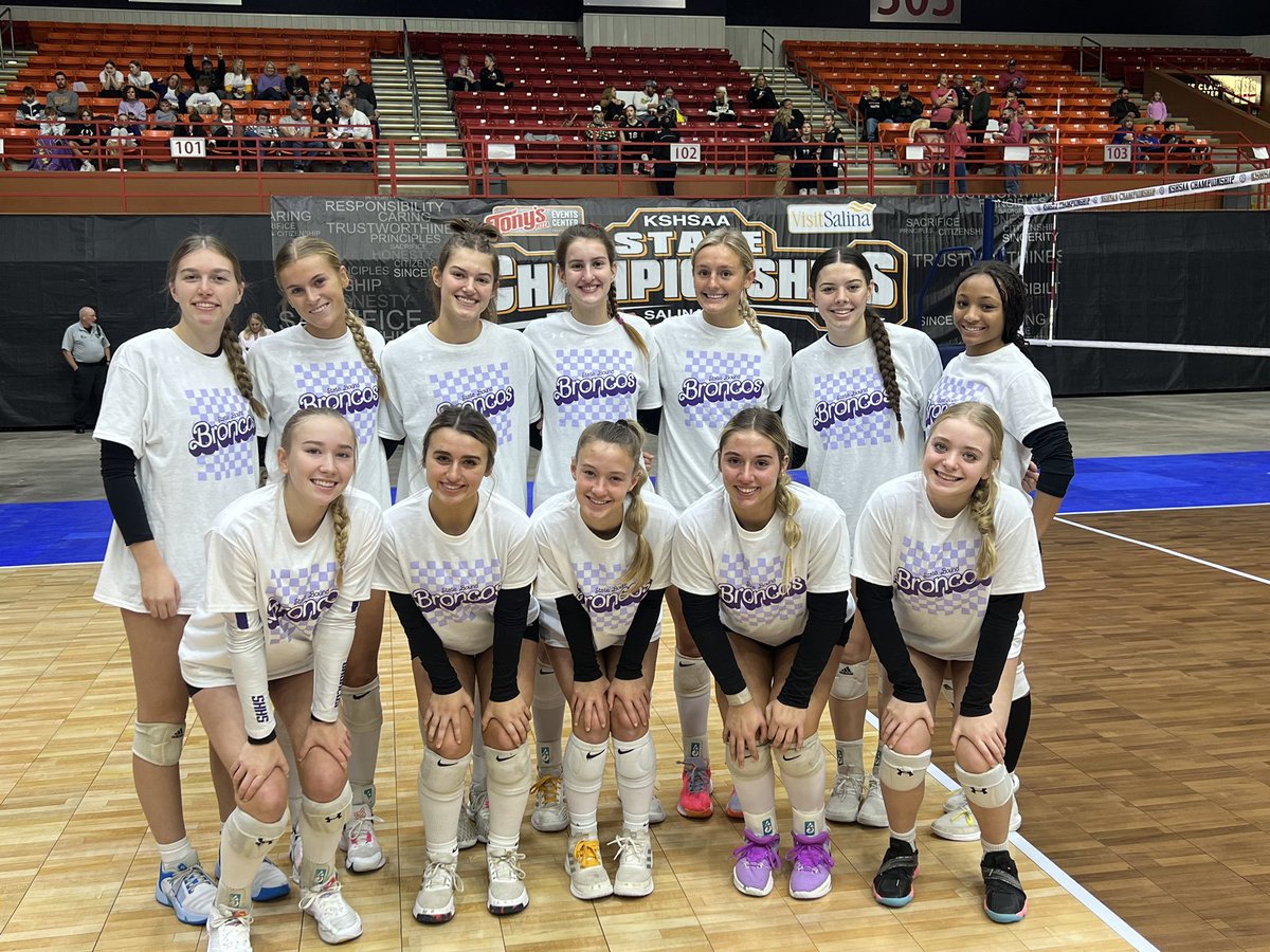 book_erica's tweet photo. On to DAY 2 for the first time in school history! The Broncos will play in the semifinal match tomorrow morning at 9 am! #BroncosVball https://t.co/tHEX8ehYjS