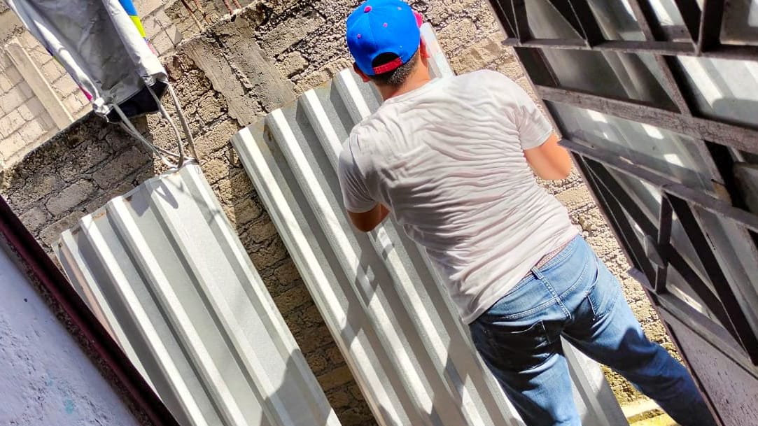 AO_CasaDeGob's tweet photo. ¡Detrás de cada lámina, hay un hogar más protegido! 🏘️💖
En Álvaro Obregón, celebramos el impacto positivo que los #ProgramaDeBienestar de la @CDMX_SIBISO brindan en la vida de nuestr@s vecin@s.
¡Juntos construimos una comunidad mejor 🏡💖 https://t.co/pO9v8f1KYC