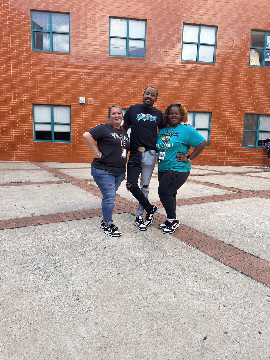 MrAJSpeducator's tweet photo. Panda 🐼 Sneaker Fridays! #spedtribe https://t.co/hqMoLuxX6J