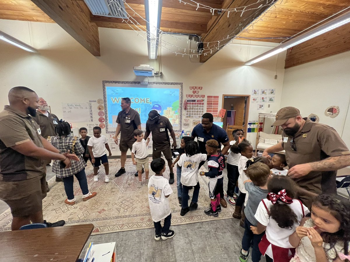 jackiechristelo's tweet photo. After our community helpers fair, UPS of Tuscaloosa reached out about adopting our class to give back to our kiddos and our school!! We are so appreciative of this new partnership making our little babies days! https://t.co/1ZQBxb2Ws9