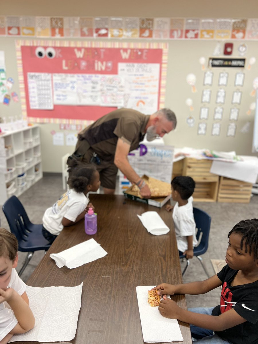 jackiechristelo's tweet photo. After our community helpers fair, UPS of Tuscaloosa reached out about adopting our class to give back to our kiddos and our school!! We are so appreciative of this new partnership making our little babies days! https://t.co/1ZQBxb2Ws9