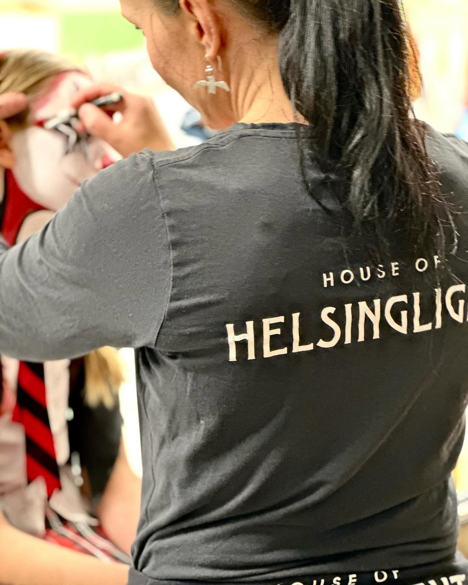 Tonight, my niece came over for her yearly Halloween makeup session. It's always great fun helping her get ready for her school's Halloween party. 🤡/Petra

#Halloween #clown #mehron #paradisepaint #facepaint #makeup