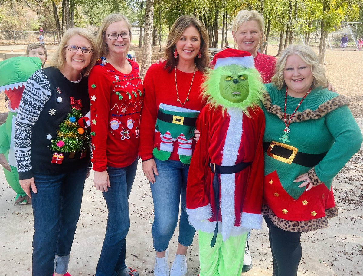 Storybook Character Dress Up Day for the win!!💚❤️🎅🏻🎄