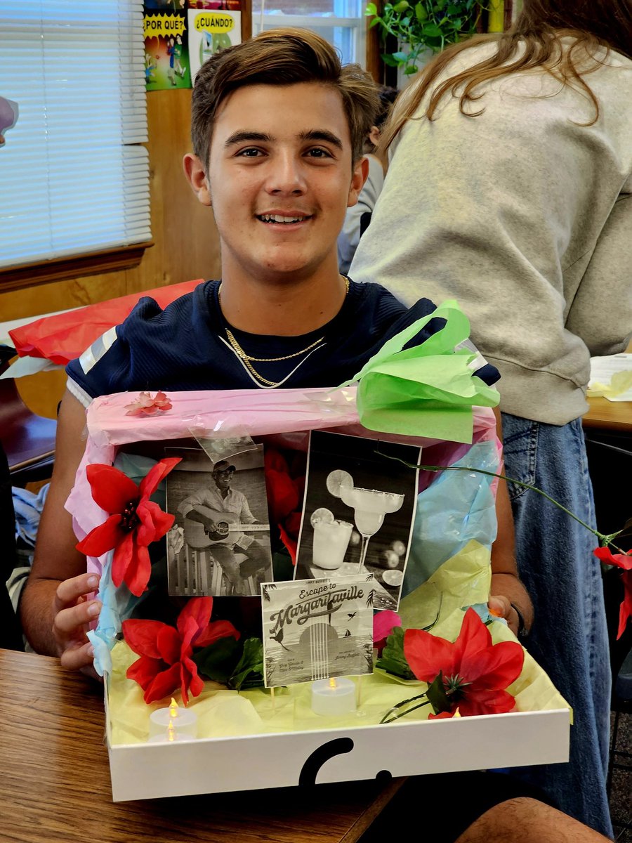 LIPEELE's tweet photo. Students from Spanish classes at Swansboro High School are creating "altares" after learning about Dia de los Muertos, celebrated in some Hispanic countries!! They did a great job!! #ocsglobal #leadershipmatters @OnslowSchools @DrHelenGross1 @ocsinstruction https://t.co/MzhPUprXkq