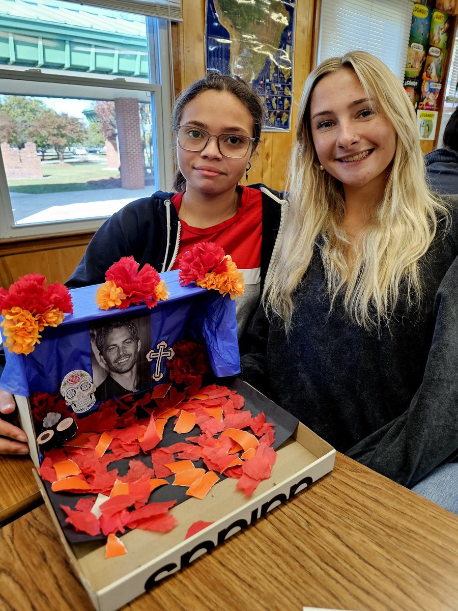LIPEELE's tweet photo. Students from Spanish classes at Swansboro High School are creating "altares" after learning about Dia de los Muertos, celebrated in some Hispanic countries!! They did a great job!! #ocsglobal #leadershipmatters @OnslowSchools @DrHelenGross1 @ocsinstruction https://t.co/MzhPUprXkq