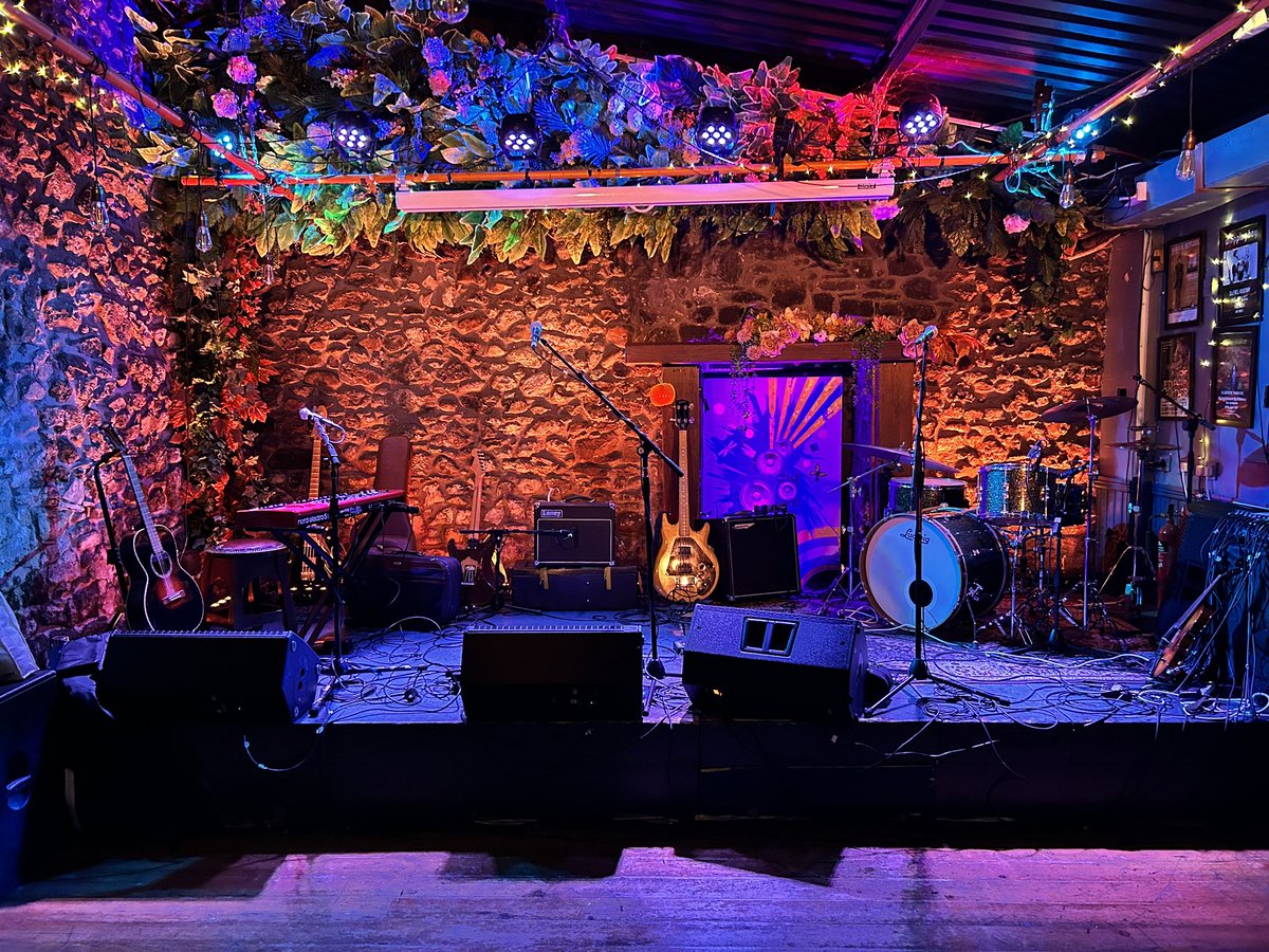 Neil Dexter (@neildextermusic) on Twitter photo Lovely stage in <a href="/Cleereskilkenny/">Cleerestheatre</a>
On stage with <a href="/wearebadhands/">Badhands</a> now and <a href="/FelixTandem/">Tandem Felix</a> shortly after! Lovely stage in <a href="/Cleereskilkenny/">Cleerestheatre</a>
On stage with <a href="/wearebadhands/">Badhands</a> now and <a href="/FelixTandem/">Tandem Felix</a> shortly after!