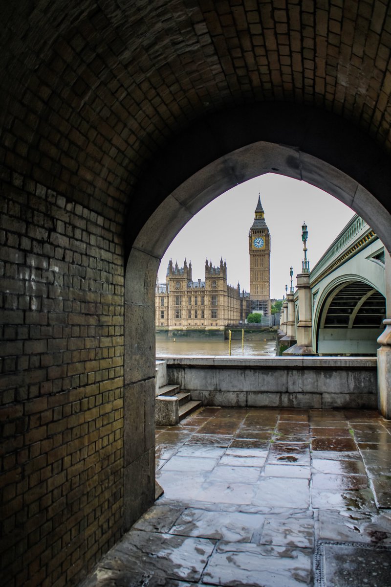 Londonthrualens's tweet photo. Launching my new account im giving away a free 20x16 print of London. Just follow ,repost and ill choose a winner at random #free #win #London #competition #Repost . insta in my bio https://t.co/s4gyQj4CfT