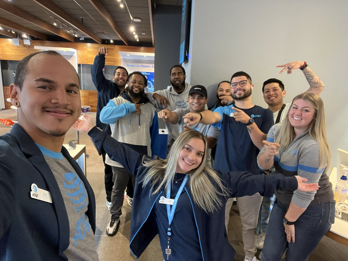 Victor_Veroes13's tweet photo. Today I fulfilled one of my goals for this year; to be promoted to ASM 🙌🏽 thanks to everyone who made it possible, @TanyaOkonkwo I can’t wait to work with you 💪🏽 and thank you to each member of my team for helping me achieve it, I have learned a lot from each of you.🏆 https://t.co/1exRF0iIPB