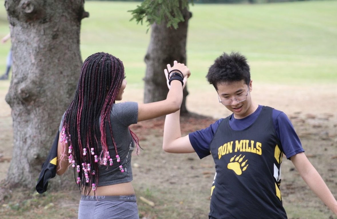 Arnold R. Witt (@wittarnold2) on Twitter photo High Five Support for fellow student athletes at Don Mills CI #sports <a href="/donmillsci/">Don Mills CI</a> <a href="/TDSSAA_TDSB/">TDSSAA Athletics</a> High Five Support for fellow student athletes at Don Mills CI #sports <a href="/donmillsci/">Don Mills CI</a> <a href="/TDSSAA_TDSB/">TDSSAA Athletics</a>