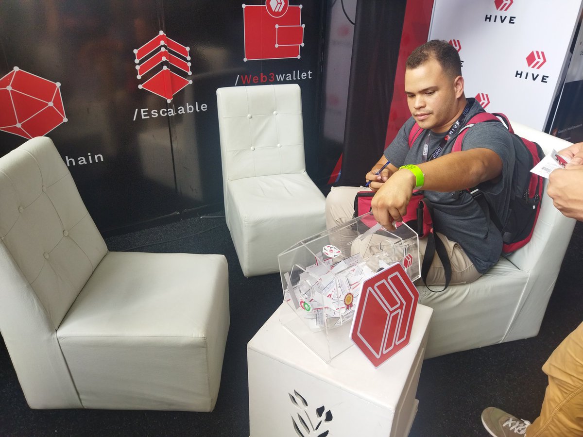 ¿Estás en la <a href="/CCSBlockchainWk/">Anibal Garrido</a> ? 

¿Participaste en nuestra Rifa en el stand de #Hive? 

¡PARTICIPA! Tener muchos premios desde mercancía única y mucho más.

¡Te esperamos! #HiveEnCBW23