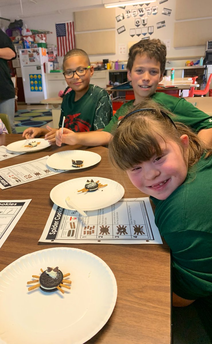 BCS_StudentSvcs's tweet photo. Getting into the Halloween spirit by making spiders with some of Mrs. Shiffler’s students. 🕷️ 🎃 https://t.co/wvti3TrEG2