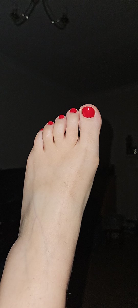 GoddessSlave86's tweet photo. Perfect toes, who doesn't love a red nail!
#toeporn #feetfinder #feet_lover https://t.co/Rrcyrwjbf6