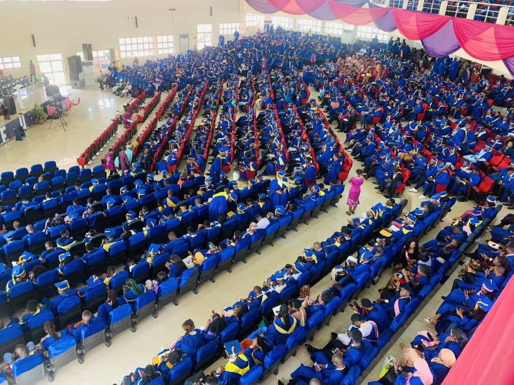 psaemy's tweet photo. @IDANJIMI AAUA students go think say Na Wizkid concert https://t.co/ryjYBenbN5