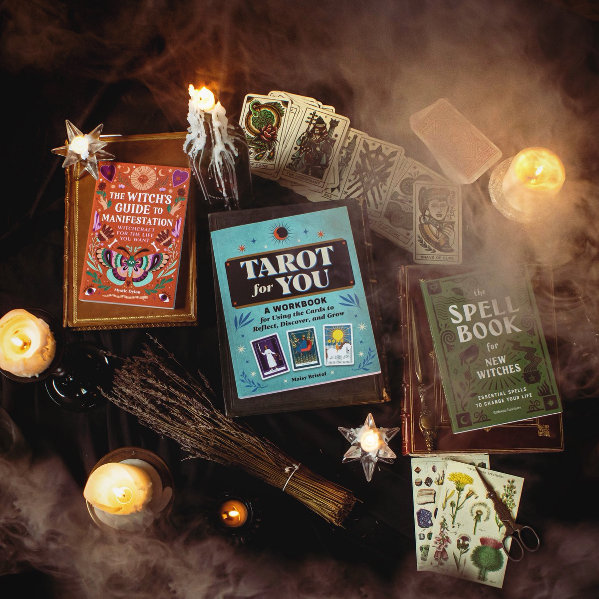 CallistoPub's tweet photo. Happy Halloween!🔮🌙

From everyone at Callisto Publishing, we wish you a magical Halloween!

What will you be reading to celebrate?

📸:jennieshaw https://t.co/HBYBu4pmGJ