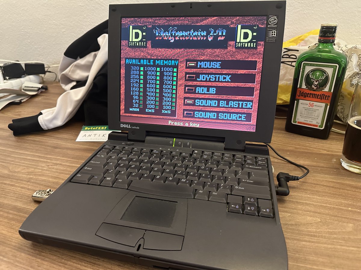 KutilDomaci's tweet photo. A prohlídka nejbližšího okolí.
Parádní jsou ty portable… 🤤 #bytefest https://t.co/cPwcntNhl5