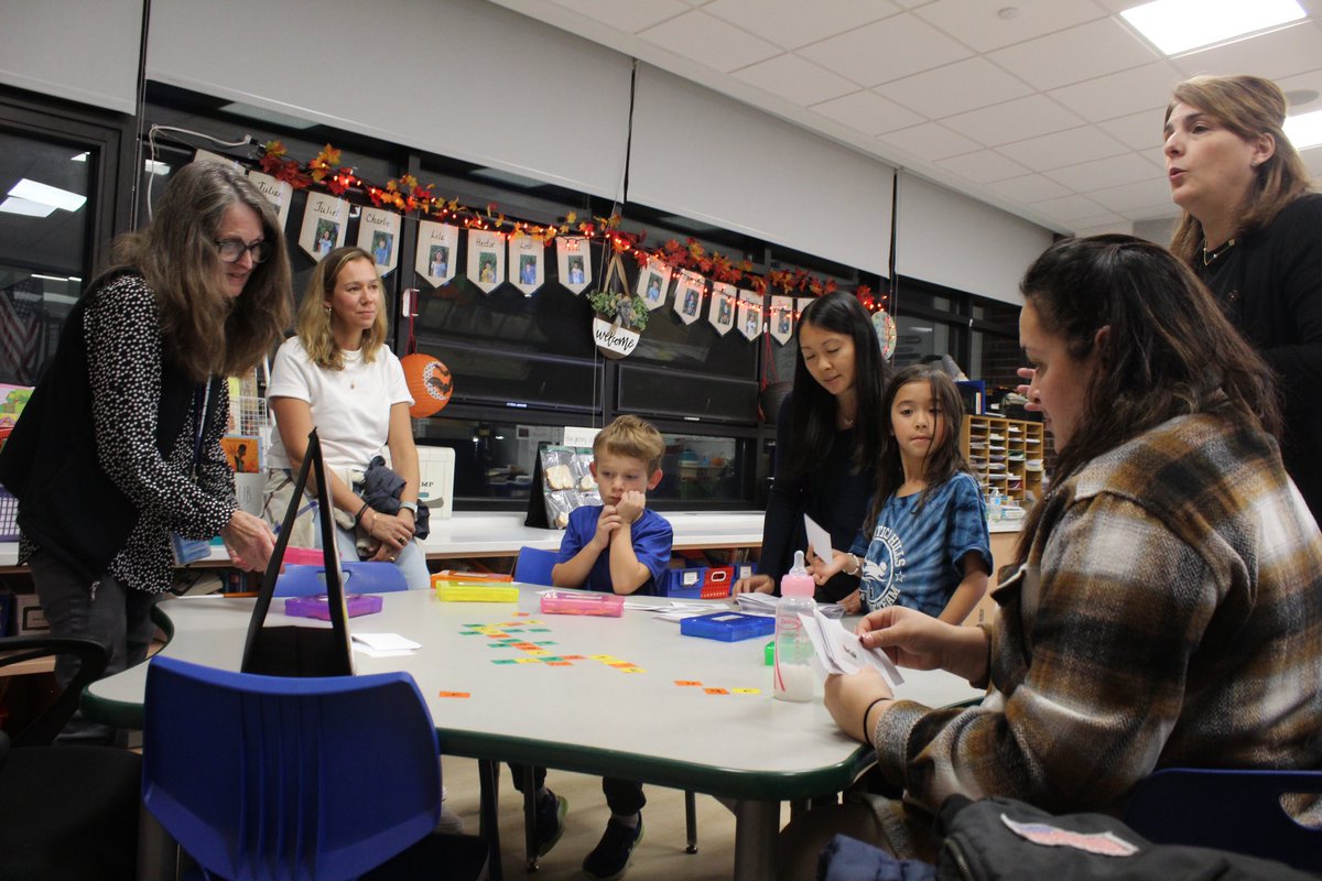 BrownPocoBlue's tweet photo. Literacy Night was a blast!  Thank you to families and teachers for coming together and celebrating all the language learning happening in our classrooms - every grade level participated JPK-8, including specialists and our middle school English and social studies teachers! https://t.co/iHbe7TUGn9
