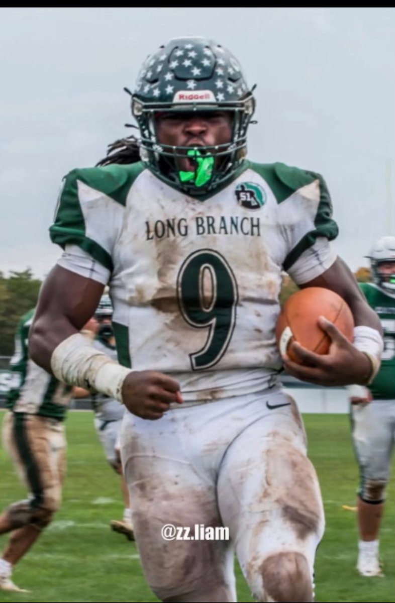 arieszbaby's tweet photo. Tonight!!! Long Branch invades Jackson Memorial!!!! 6:30pm kickoff!!! Good luck to everyone….. now @craft_davon go run it up!!!! 💪🏾🌊💚💐 https://t.co/1xQbFvlvoN
