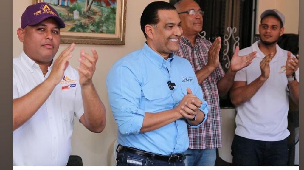 HorizonteCon1's tweet photo. Luis Alberto es juventud y hoy acompañado de esta gran cantidad de jóvenes demuestra que el futuro le pertenece a quien cree en el poder de la juventud. @AlbertoTejeda_ 

#LuisAbertoSDE
#Circunscripcion2SDE https://t.co/TCeVnkFOb5