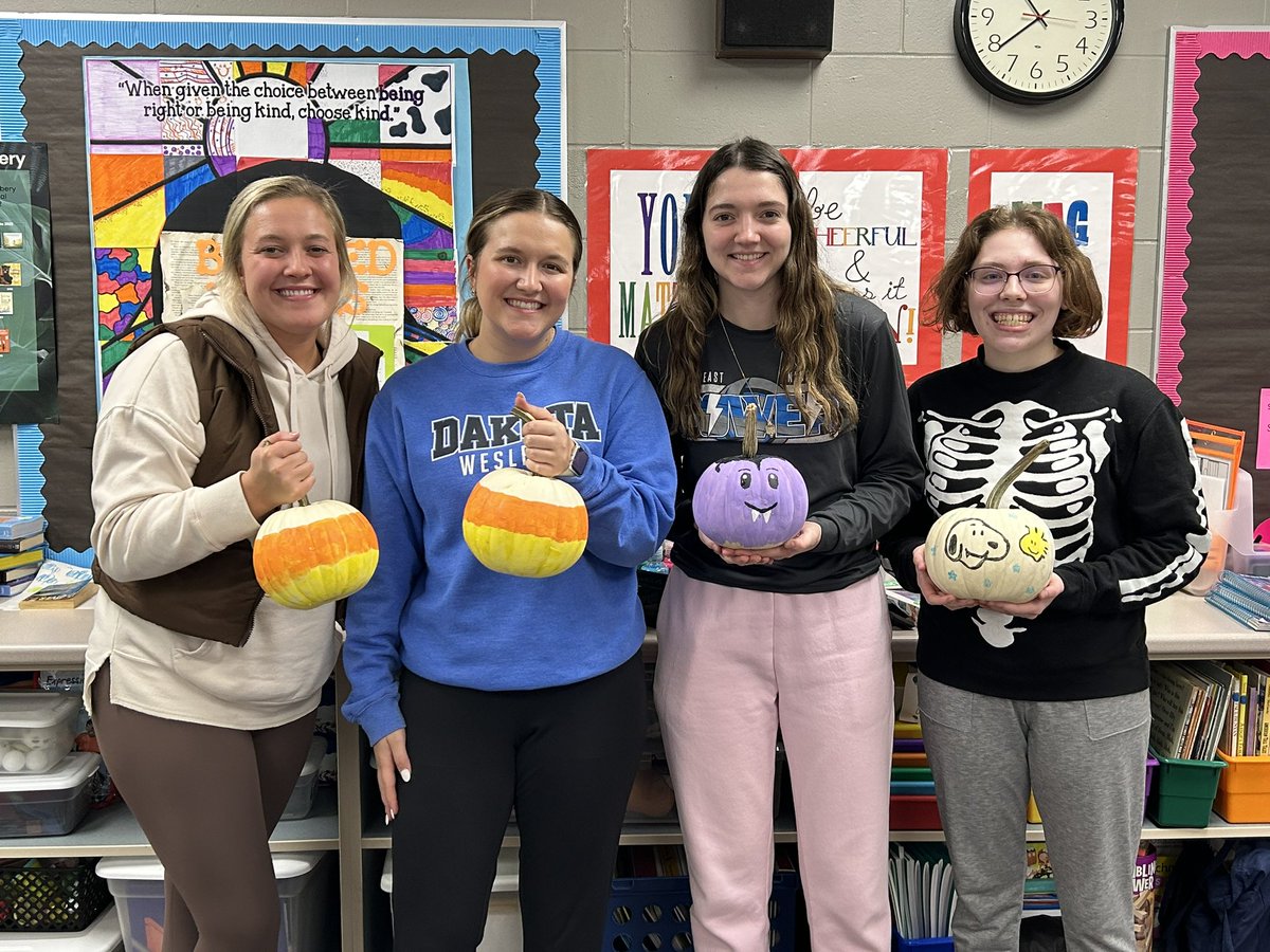 DWUteach's tweet photo. We had so much fun carving pumpkins at our October FTO event! 🎃 👻 🐯 https://t.co/8akHdlDv6u