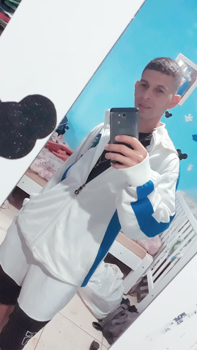 LucasEd45338769's tweet photo. 😏😜 https://t.co/KcDfZNdn0U