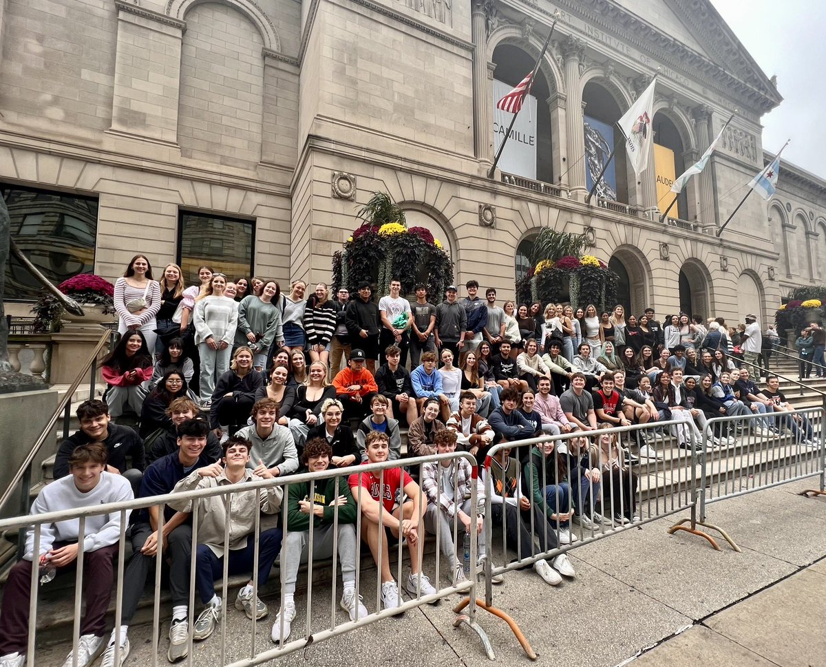 HUMANITIESofPHS's tweet photo. We came, we saw, and we recreated art with our bodies. Another successful scavenger hunt with our Humanities students @artinstitutechi @KnightsofPHS @stoltz_nicole @District214 https://t.co/JQ3HAIQEK4