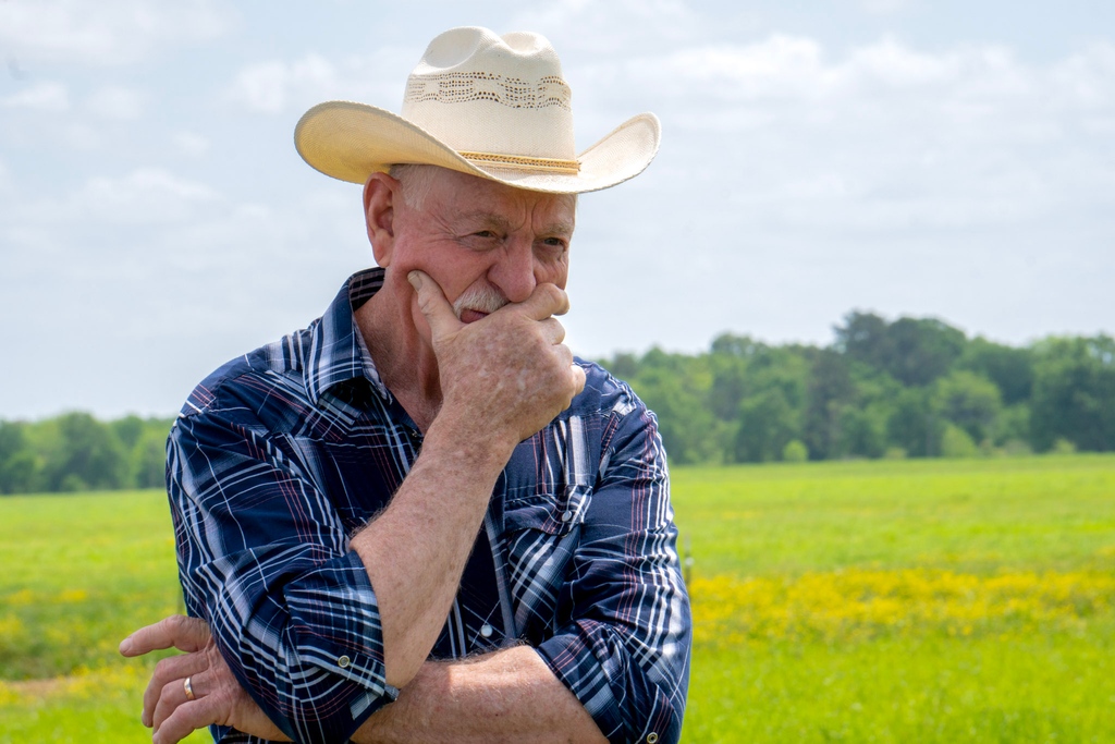 _NatGLC's tweet image. Help us caption this with your best "shaking my head" ranch story!