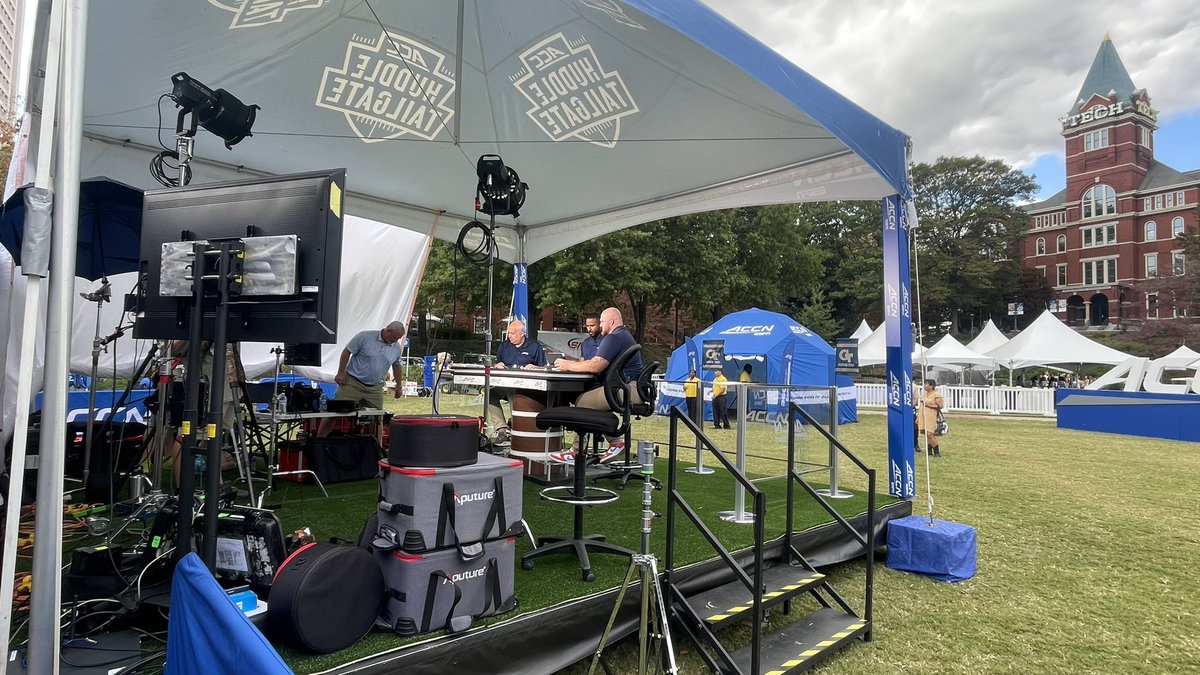 MFlynnGT's tweet image. .@MarkPacker, @EJManuel3 and @EricMacLain are locked and loaded for #ACCPM, live from Tech Tower Lawn from 4-6 pm. @GTBattman will join the crew at 4:30 pm. 

If you’re in the area, be sure to stop by or tune in on @accnetwork. 

#StingEm 🐝