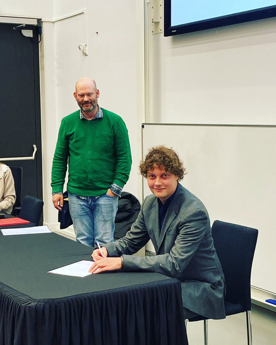 Traaec's tweet image. Supertrots op onze @TIjnTr  Tijn. Een nieuwe historicus is vandaag door de Universiteit van Amsterdam afgeleverd!                    
“For me, the possibilities invite a commitment to humanity and offer a ray of hope for the future” - Nathalie Zemon Davis #uva