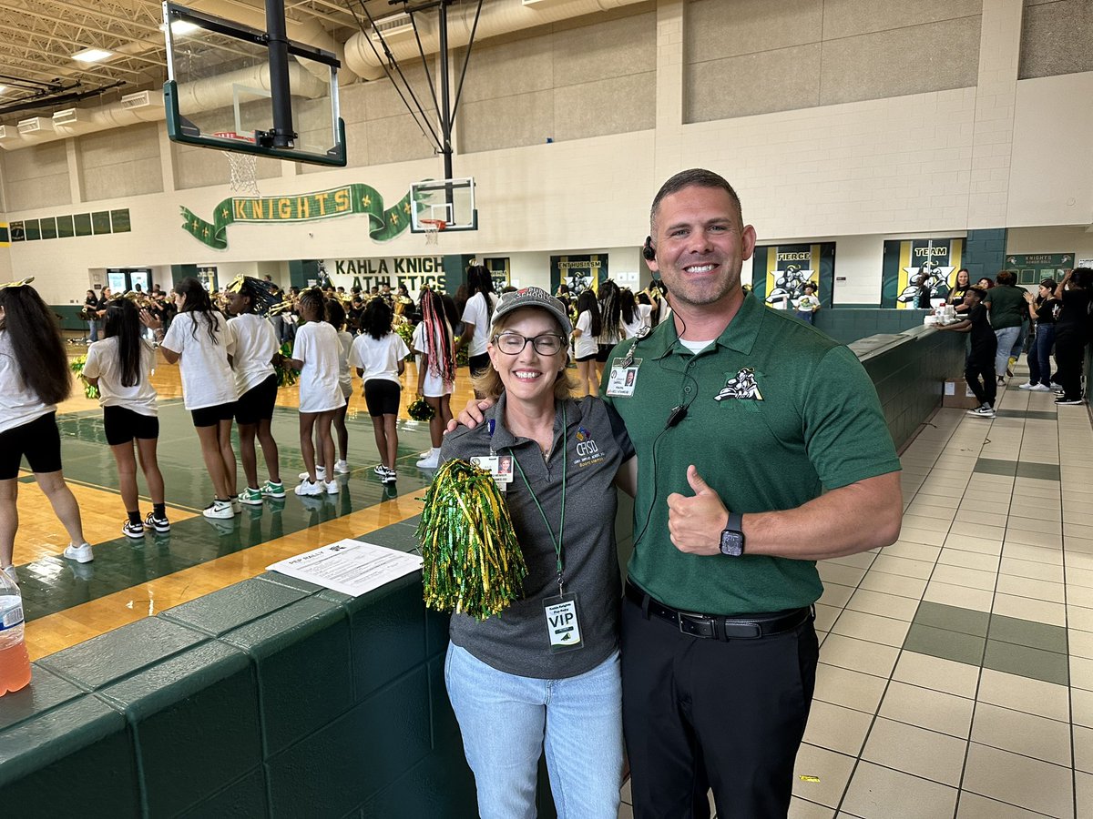 joshuadan's tweet photo. Thank you @JulieHinaman for attending the @kahlams Pep Rally today!! Your support of our Knights means so much. #BigThingsAtTheBigK #EveryKnightEveryDay https://t.co/RI9KTdHsJ3