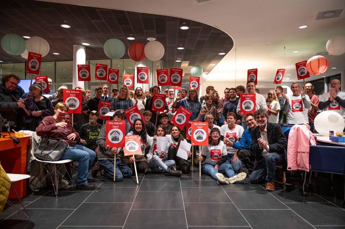 Huurders uit Berghem hebben gewonnen! 😍

Maanden voerden ze actie tegen sloop van hun huizen. Vanavond na een bezetting van het hoofdkantoor heeft woningcorporatie Mooiland toegegeven: onomkeerbare plannen voor sloop zijn van tafel!

Actievoeren werkt!💪