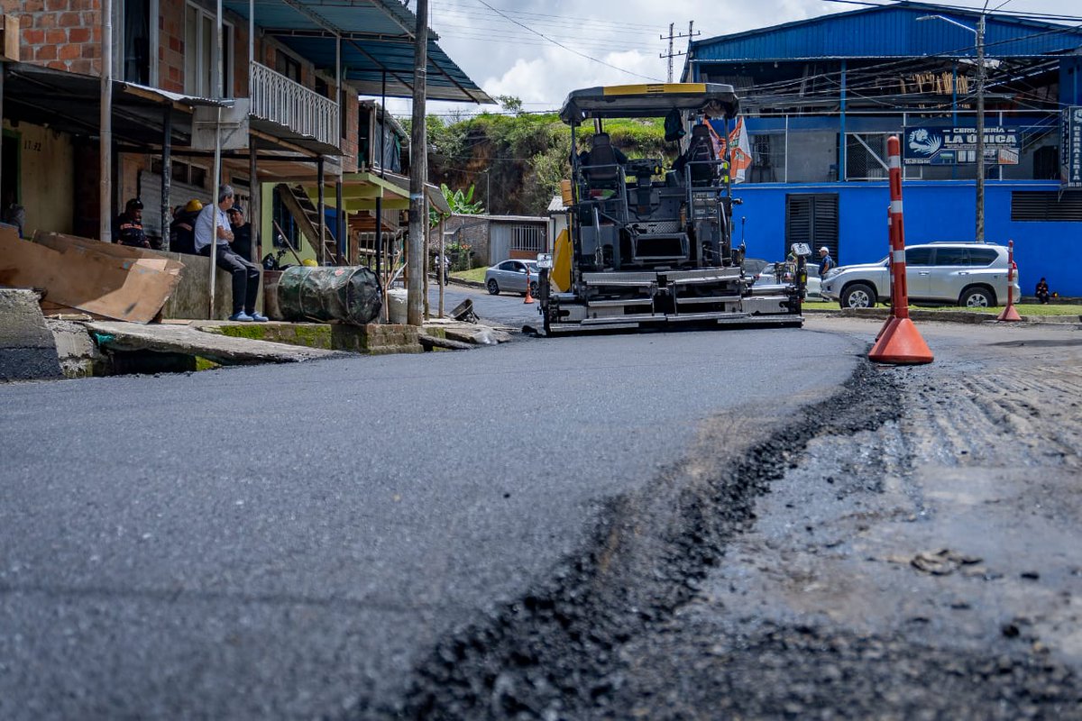 jclopezcastri's tweet photo. ¡Nos acercamos a la meta: 800 calles mejoradas en Popayán!

Llegamos al barrio Chapinero, comuna 7. Realizamos obras de  intervención vial que mejoran la calidad de vida de nuestra gente. https://t.co/mcjMG7iiMP