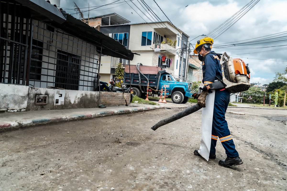 jclopezcastri's tweet photo. ¡Nos acercamos a la meta: 800 calles mejoradas en Popayán!

Llegamos al barrio Chapinero, comuna 7. Realizamos obras de  intervención vial que mejoran la calidad de vida de nuestra gente. https://t.co/mcjMG7iiMP