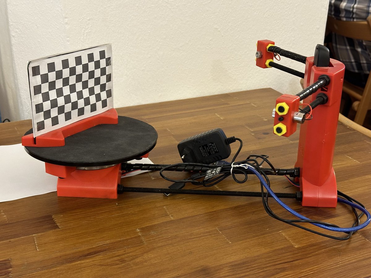 KutilDomaci's tweet photo. @bytefestcz V kole štěstí jsem vyhrál 3D scanner!
Je to HE3D Ciclop, projekt z Kickstarteru z roku 2015 🫠😄 #bytefest https://t.co/GVaMQRAV5y