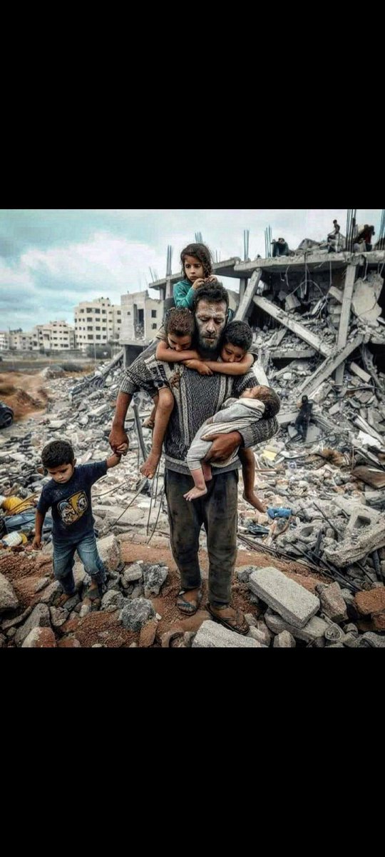 umer_khubaib1's tweet photo. No food 
No water 
😭💔🤲
#starlinkforgaza https://t.co/3umMzL2J58