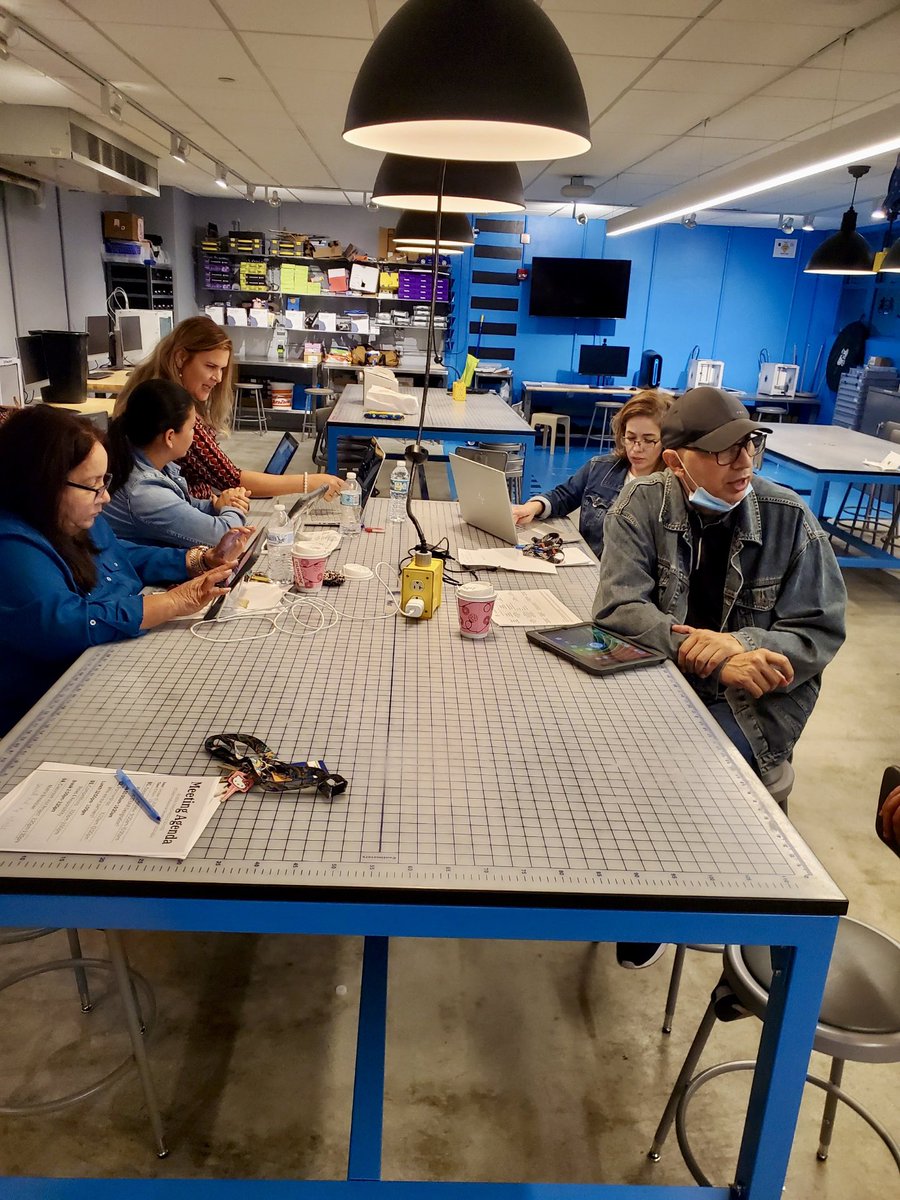 rubendariomcs's tweet image. Teamwork makes the STEAM dream work! 💡🔬 Exciting plans in the making as we aim for the GOLD! 🌟📚 @MDCPS @SuptDotres @MDCPSCentral @JuanCarlosBoue @mdcps_profdev @MDCPSSTEAM #CougarPride 🐯💙 #dpvils #STEAMwork