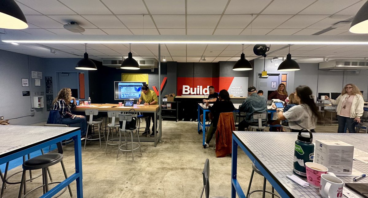 rubendariomcs's tweet image. Teamwork makes the STEAM dream work! 💡🔬 Exciting plans in the making as we aim for the GOLD! 🌟📚 @MDCPS @SuptDotres @MDCPSCentral @JuanCarlosBoue @mdcps_profdev @MDCPSSTEAM #CougarPride 🐯💙 #dpvils #STEAMwork