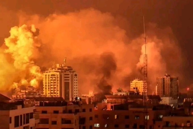 saragaza94's tweet photo. BREAKING: 🇺🇸 US spokesperson says Israel 'owes no-one any justification' and that it will have 'no red lines'.

THANKS AMERICA! YOU KILLED US! https://t.co/9UV13sz96c