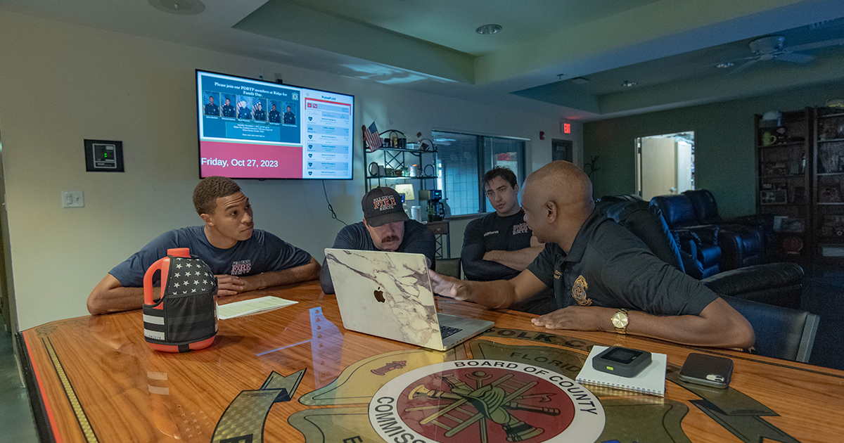 PolkFire's tweet photo. Fire Chief Smith stopped in #PCFR Station 39 to chat with PCFR members this morning.
 
It was an informative dialogue between all parties involved, and chats like this make our department stronger as it shows every voice counts! #PolkFLFireRescue #Leadership #CoffeeWithTheChief https://t.co/ybHKpZB1ZF