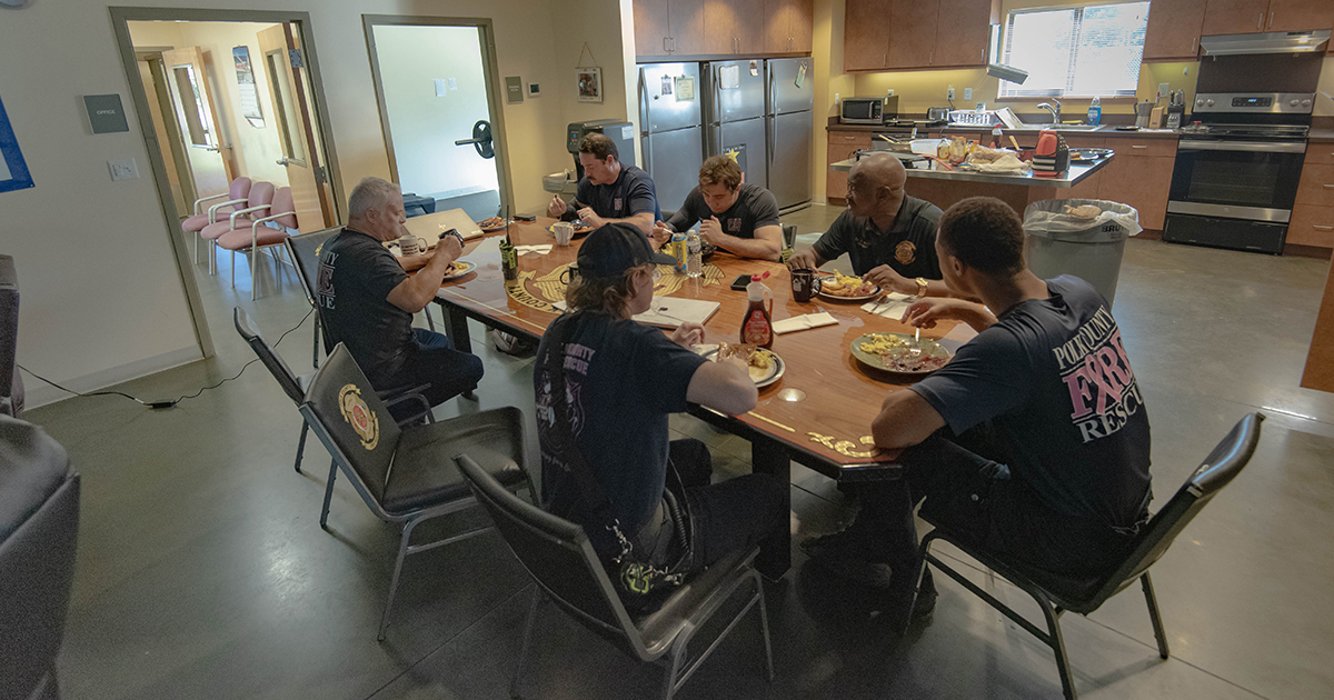 PolkFire's tweet photo. Fire Chief Smith stopped in #PCFR Station 39 to chat with PCFR members this morning.
 
It was an informative dialogue between all parties involved, and chats like this make our department stronger as it shows every voice counts! #PolkFLFireRescue #Leadership #CoffeeWithTheChief https://t.co/ybHKpZB1ZF