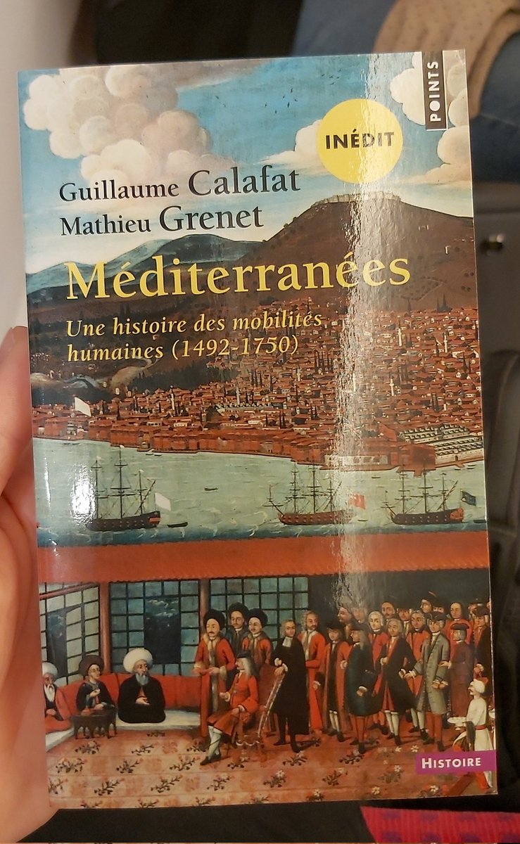 Je n'ai pas pu résister quand je l'ai vu, monsieur Calafat a réussi à me faire aimer l'histoire moderne 😌👌