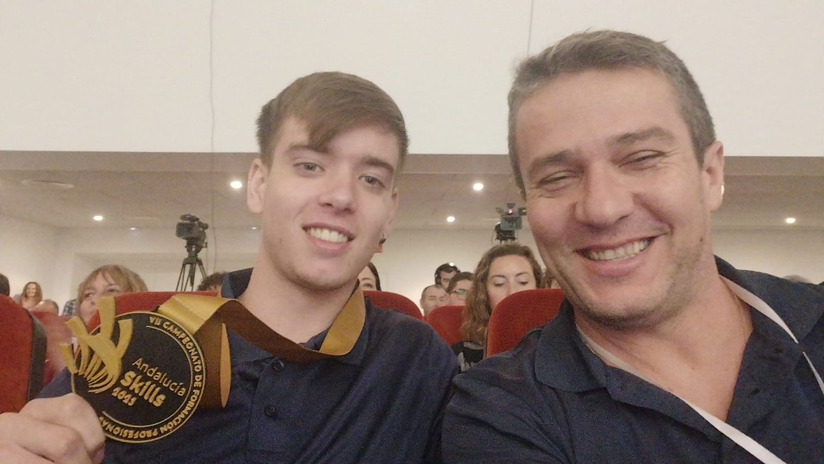 iesmartinezm's tweet photo. Representará a Andalucía a nivel estatal en el campeonato nacional SpainSkills 2024, acompañado por su tutor de FP Juan Cristóbal García Garrido https://t.co/1gDQrsDKqh