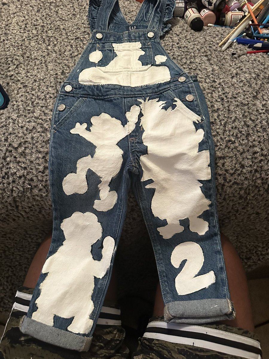 JrocJarvis's tweet photo. Up working๐คฏ One day turnaround on some Sesame Street Overalls.๐ฃ๏ธ๐จ๐๐๏ธ๐ช๐ฅ
#DUDETHATDRAW https://t.co/BwEqwUTFgk