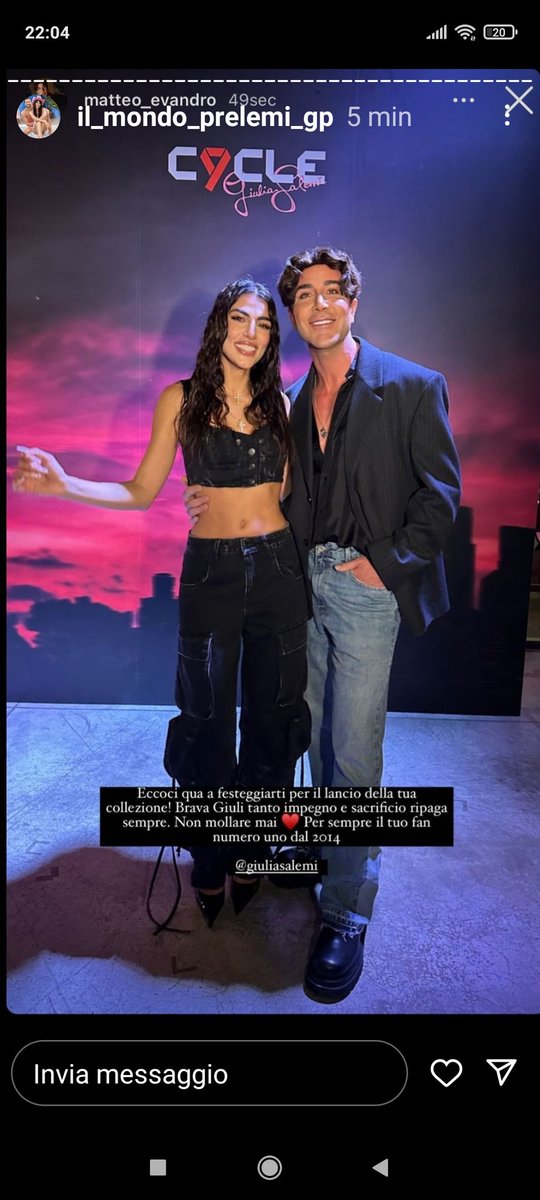 LoredanaTomarc1's tweet photo. Bravo Matteo il suo fan numero 1 sei e sarai sempre tu ♥️🤣#giuliasalemi #cyrcle #prelemi https://t.co/N3Ewu4OE3H