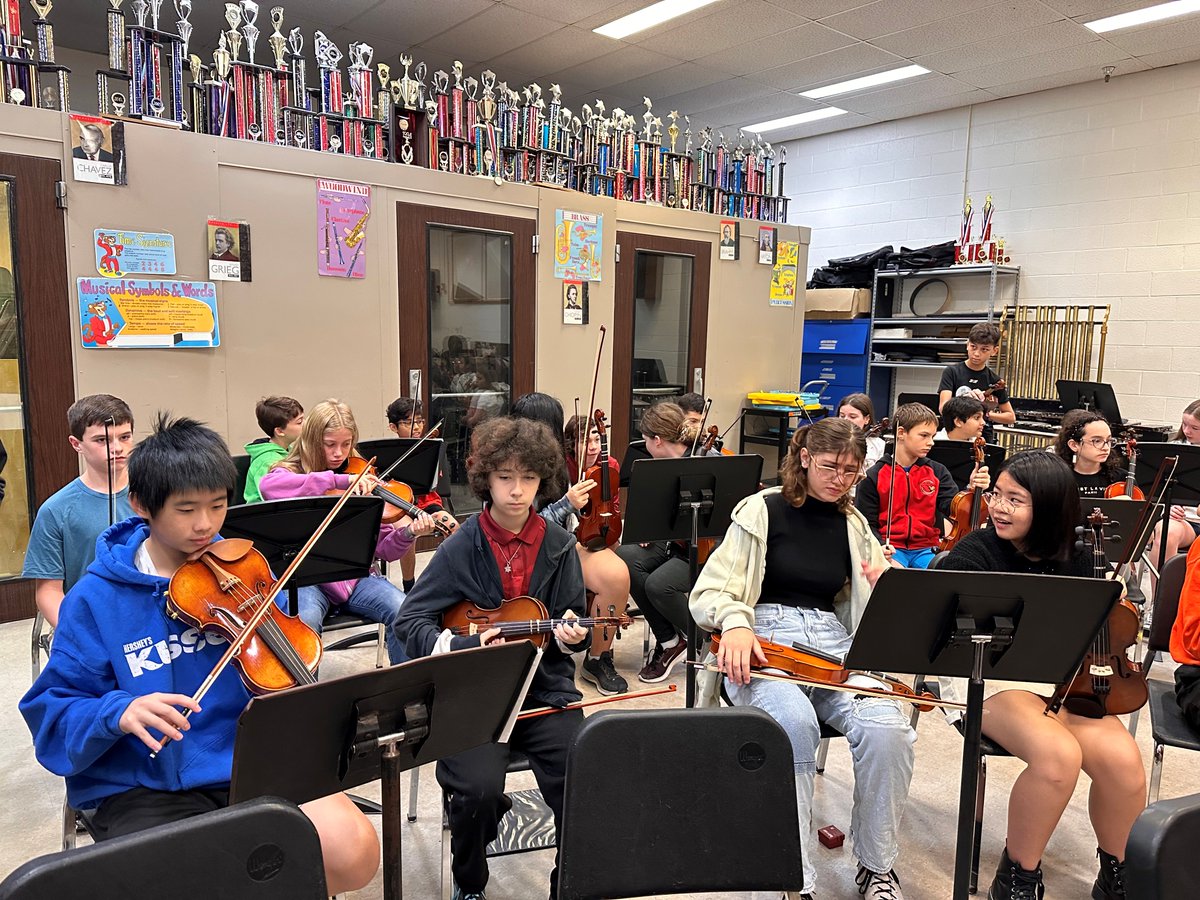 CroftonMSAACPS's tweet photo. CMS Orchestra students and their teacher, Mrs. Chester are so dedicated! They have early morning rehearsals and play so beautifully! Just wait until you hear them on the Veterans Day video in a few weeks. #AACPSAwesome #CMSOrchestra #Musicmakestheworldabetterplace https://t.co/RFKgyV0hlQ