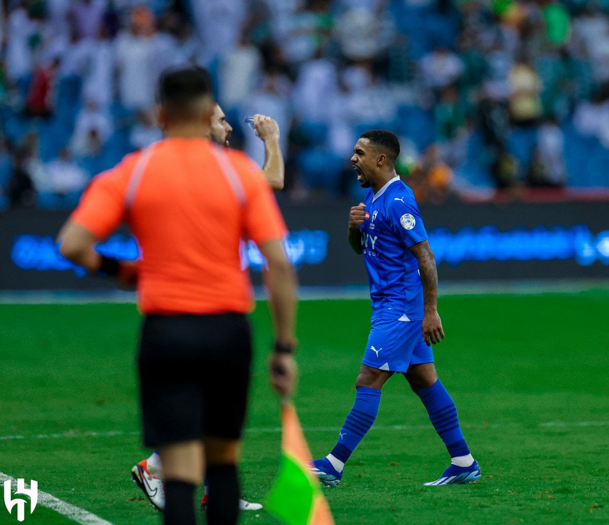 Alhilal_FC's tweet photo. 🤷🏻‍♂️ هـذا #الهلال.. وهذه عاداته 💙 https://t.co/9ERzTagGsy