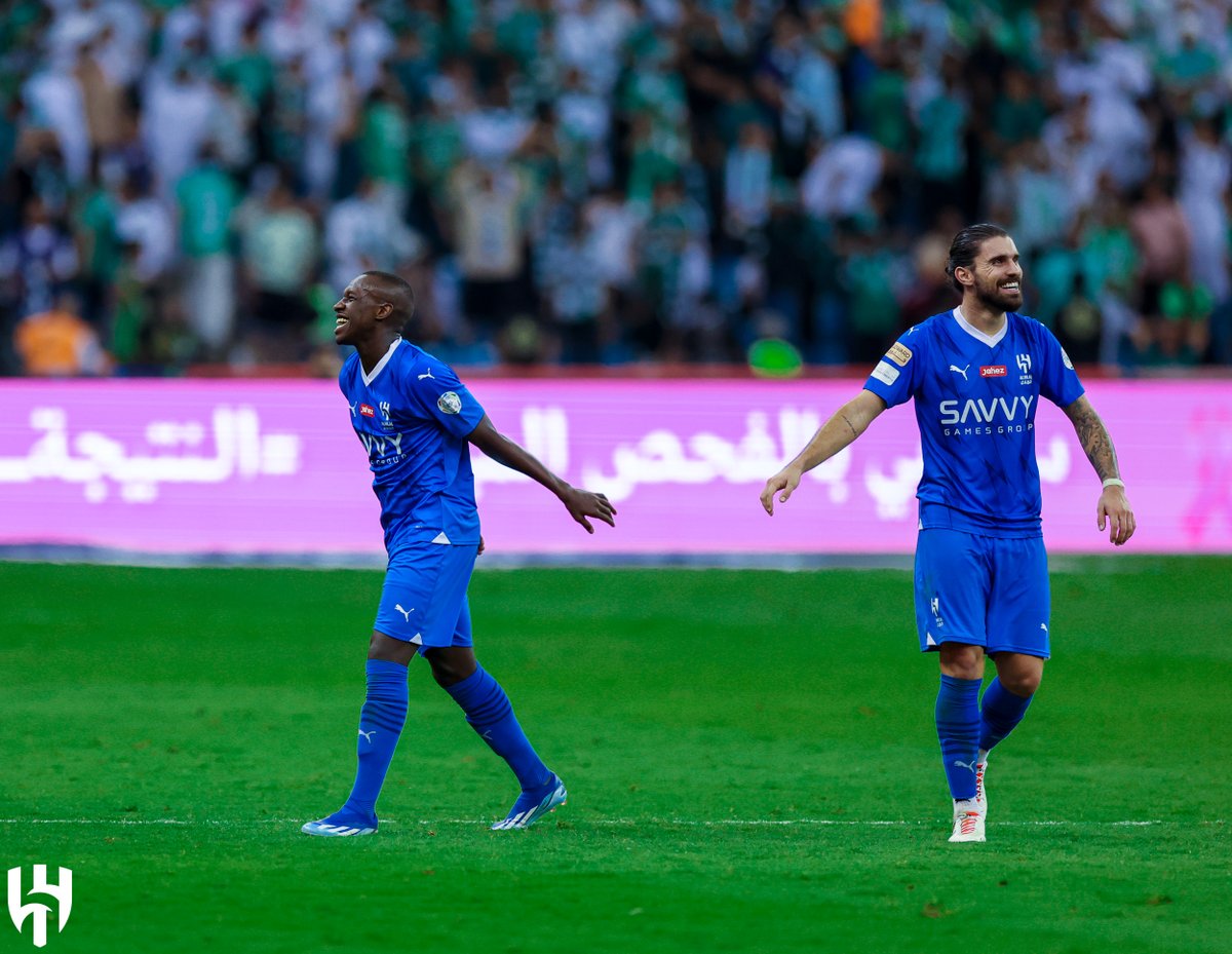 Alhilal_FC's tweet photo. 🤷🏻‍♂️ هـذا #الهلال.. وهذه عاداته 💙 https://t.co/9ERzTagGsy
